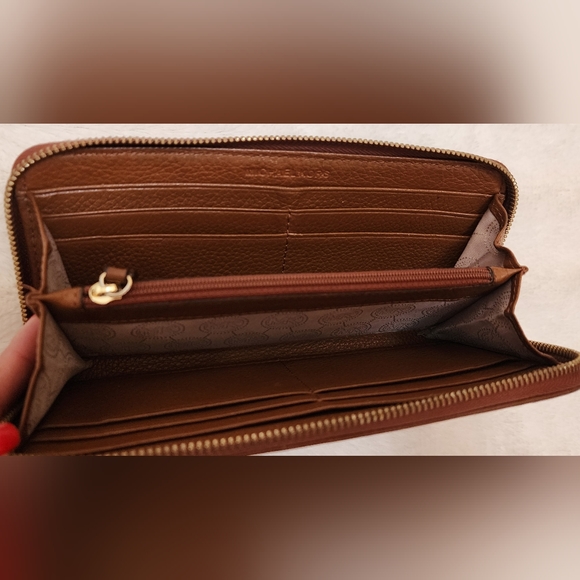 Michael Kors. Crossbody and Wallet  Set - Picture 3 of 12